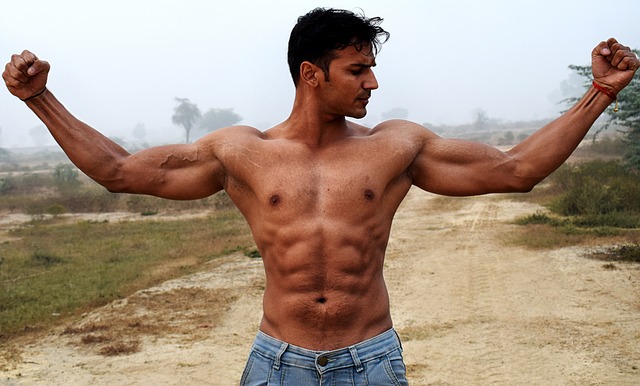 trénované bicepsy