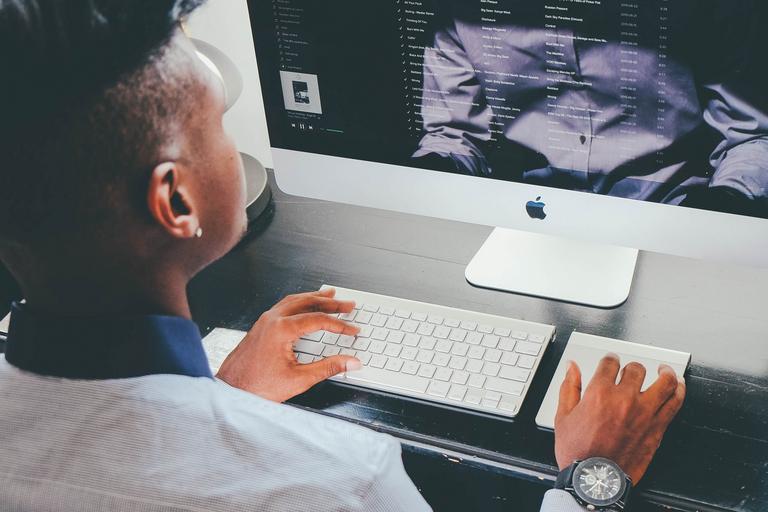 práce na počítači.jpg