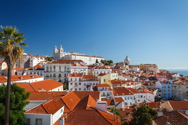 pohled na stÅ™echy Lisabonu